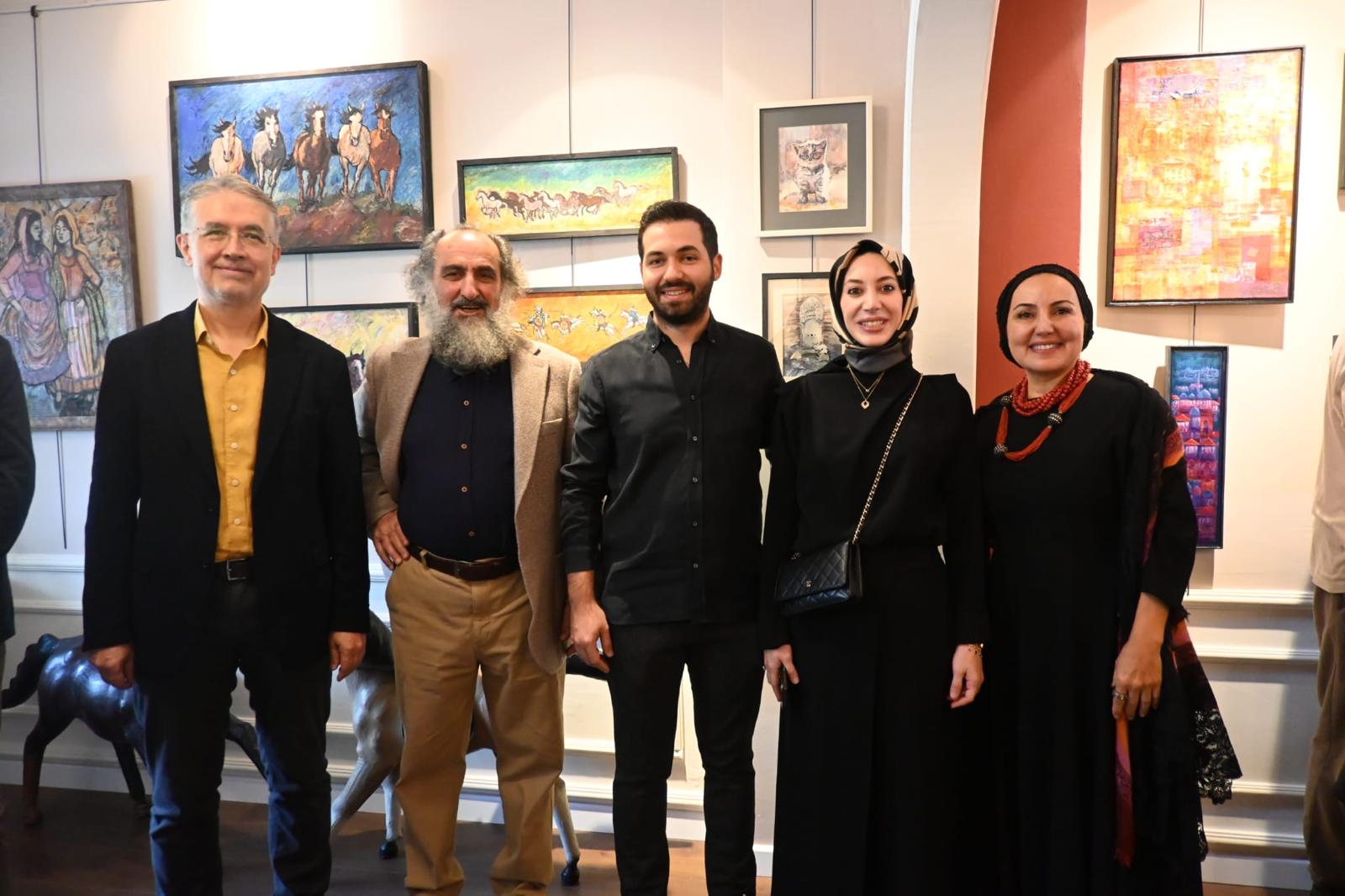 BirSanat.com, Feminen Sanat Galerisi’ndeki “Işık ve Renkler” Sergisi Açılışına Katıldı 